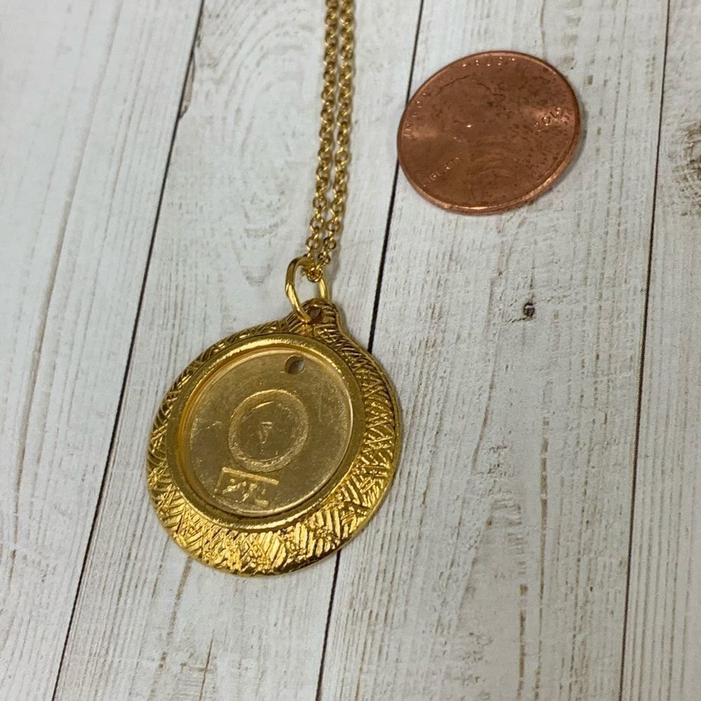 Picture Frame Necklace - Picture 2 of 3